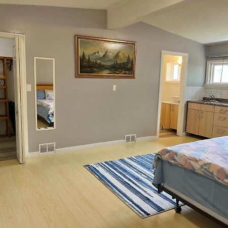 Whole Suite To Yourself At Coquitlam Centre! Port Coquitlam Luaran gambar
