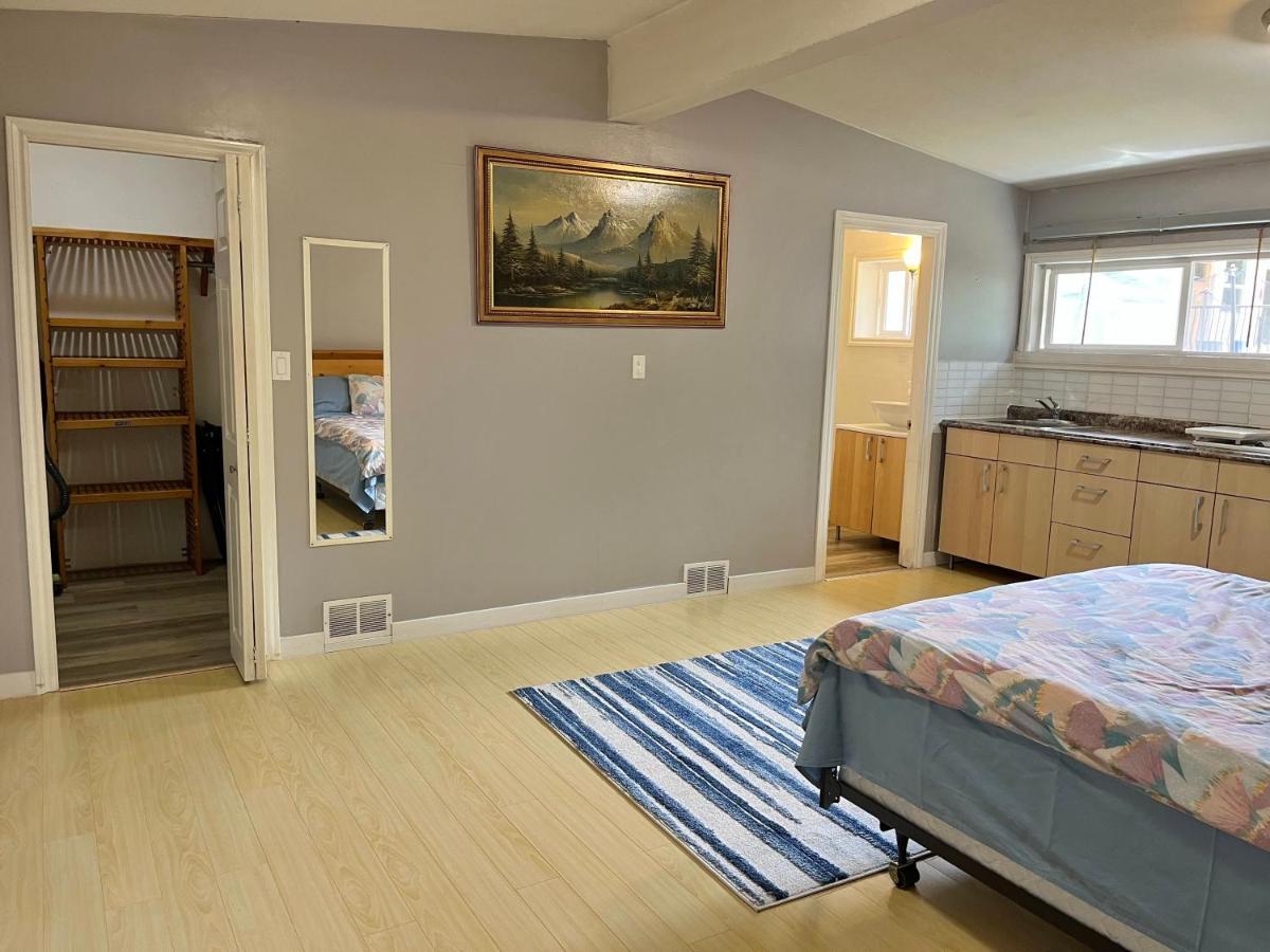 Whole Suite To Yourself At Coquitlam Centre! Port Coquitlam Luaran gambar