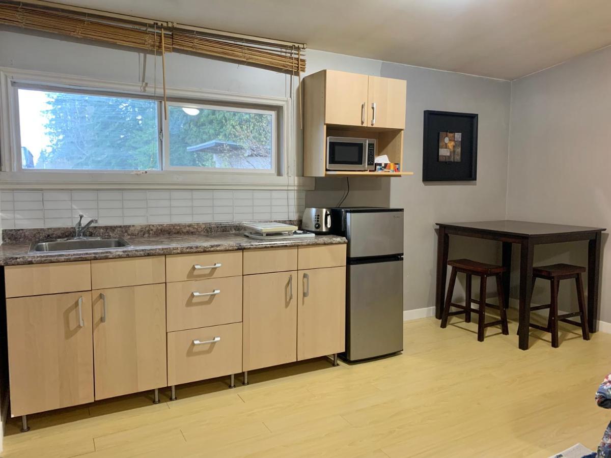 Whole Suite To Yourself At Coquitlam Centre! Port Coquitlam Luaran gambar