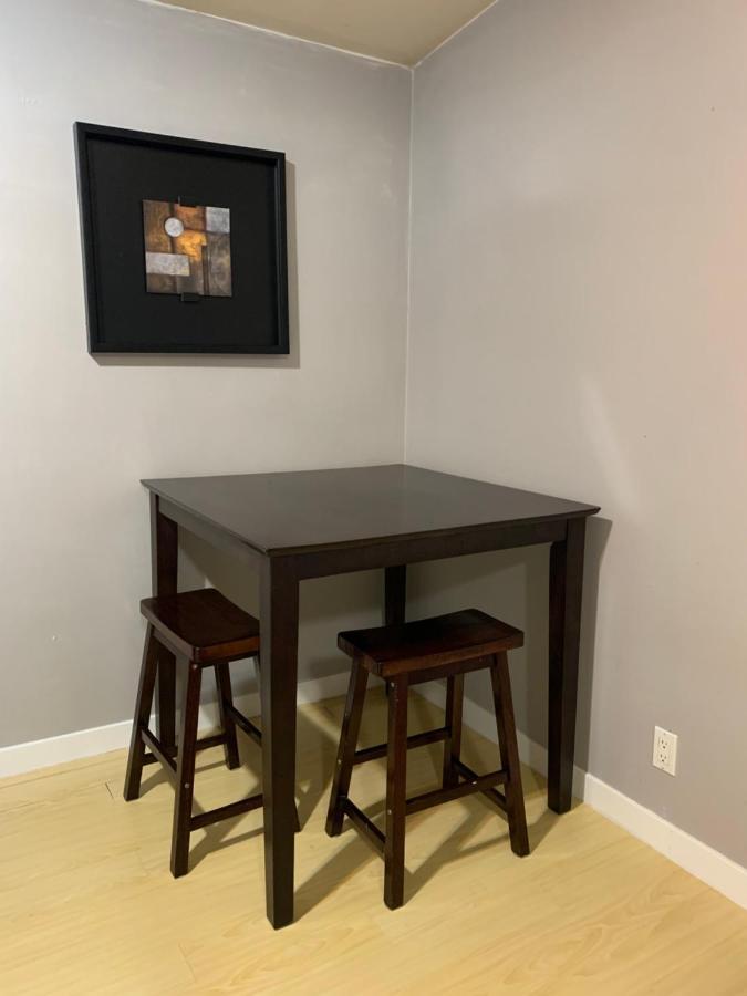 Whole Suite To Yourself At Coquitlam Centre! Port Coquitlam Luaran gambar