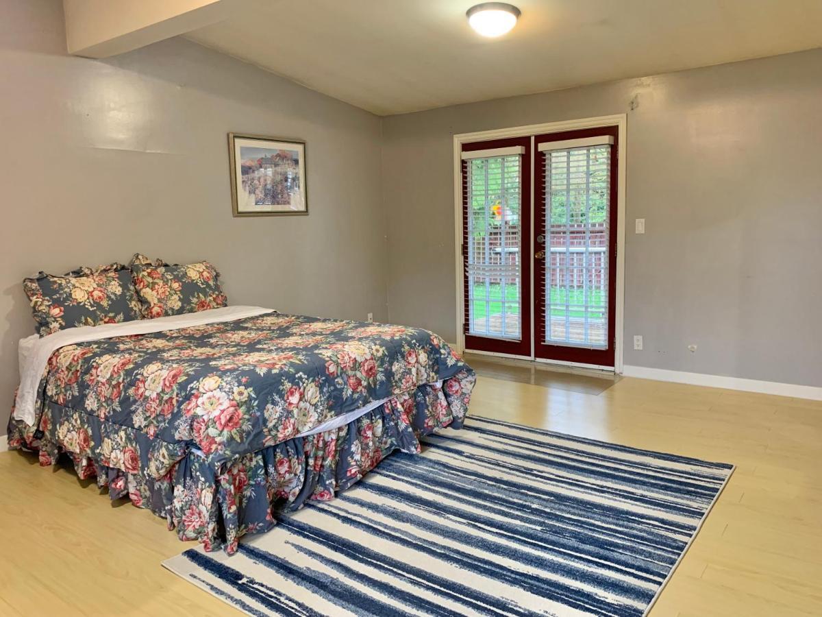 Whole Suite To Yourself At Coquitlam Centre! Port Coquitlam Luaran gambar
