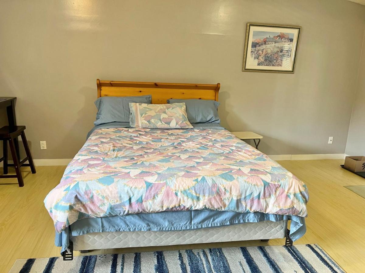 Whole Suite To Yourself At Coquitlam Centre! Port Coquitlam Luaran gambar