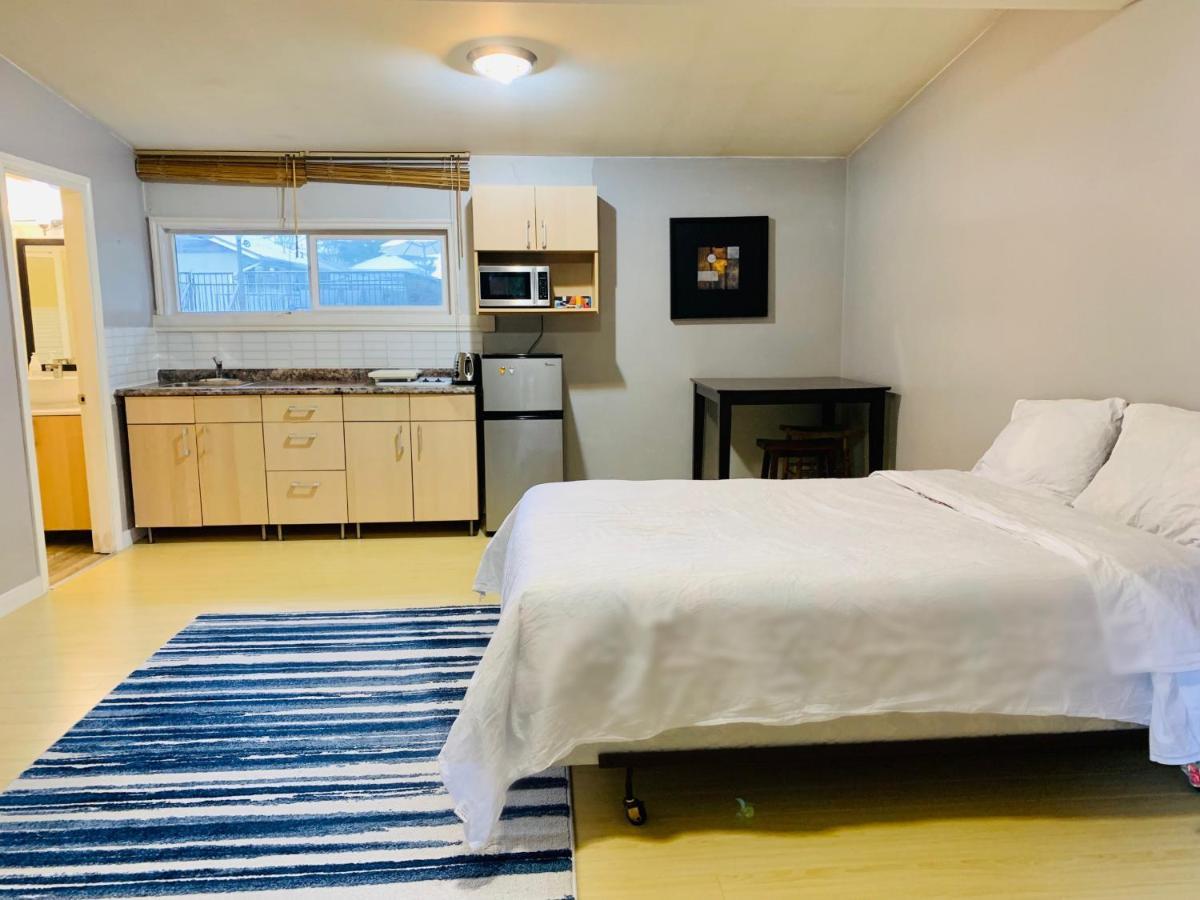 Whole Suite To Yourself At Coquitlam Centre! Port Coquitlam Luaran gambar